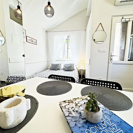 Studio Apartment Matoni Постира Экстерьер фото