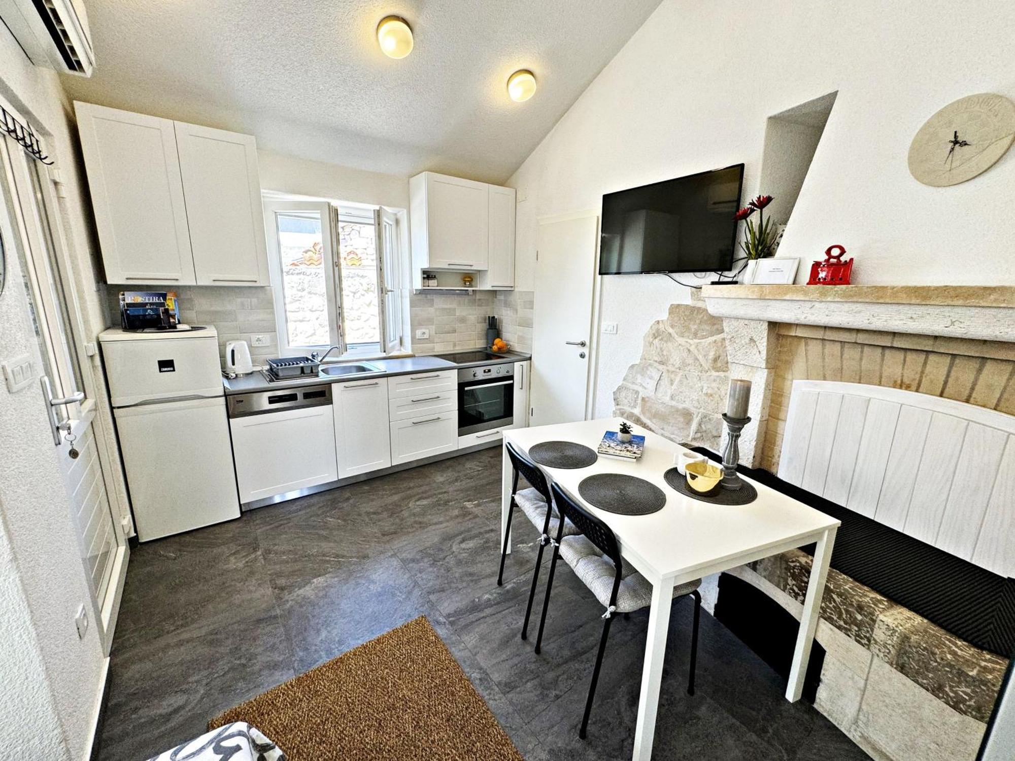 Studio Apartment Matoni Постира Экстерьер фото