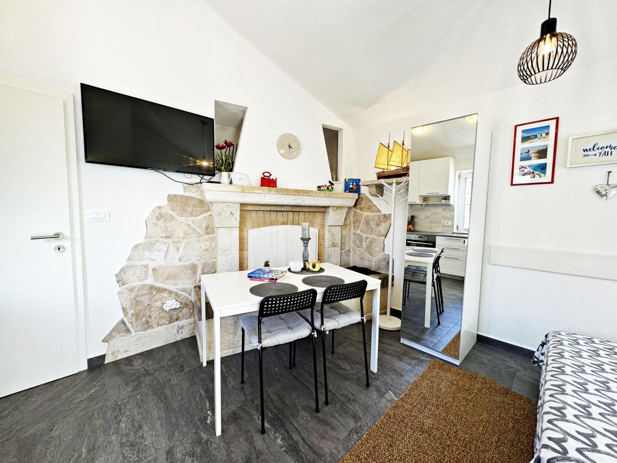 Studio Apartment Matoni Постира Экстерьер фото