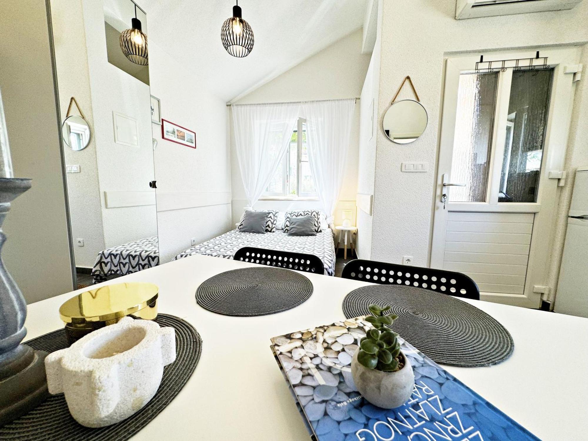 Studio Apartment Matoni Постира Экстерьер фото